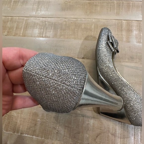 Bandolino metallic sparkles silver bow round toe wedge heels shoes - Picture 6 of 17